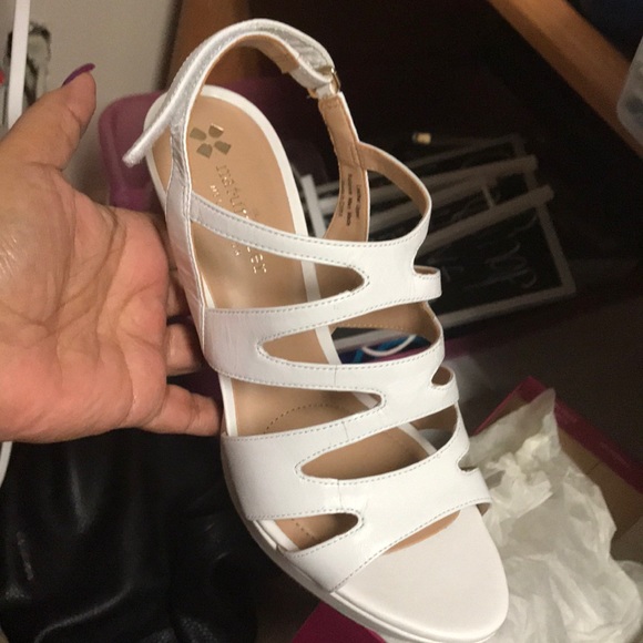 naturalizer pressley white